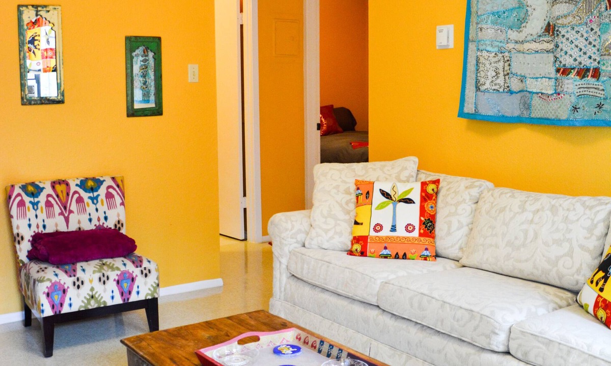 Nevada Street House | Close to the Downtown Riverwalk, Alamo Plaza, Convention Center, Dome, and Mall