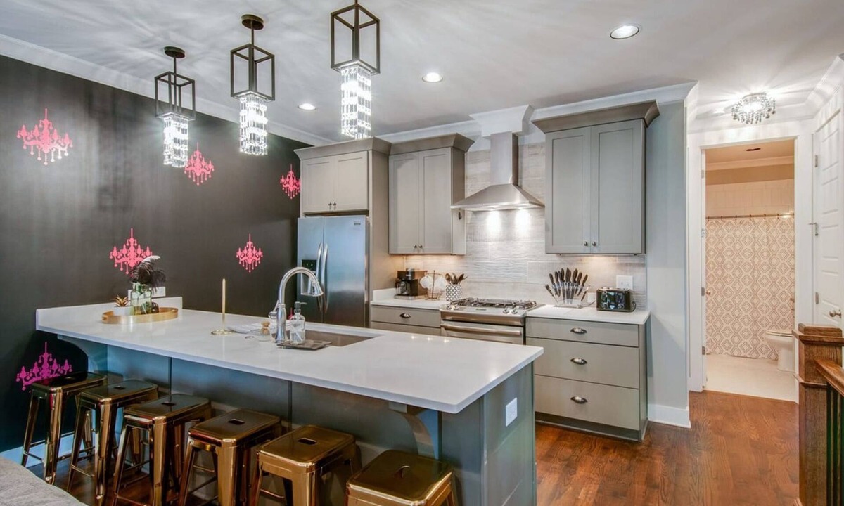Eighth Avenue House | Close to the Gulch - Book Today