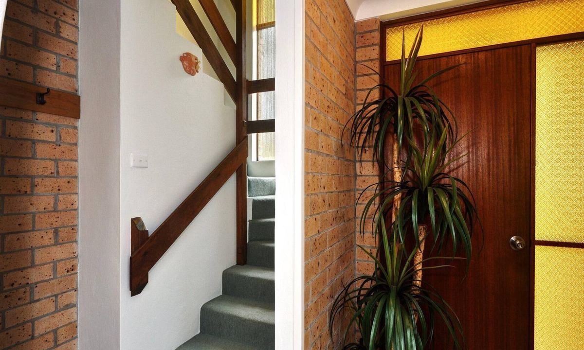 Hawks Nest House | Close To The Main Surf Beach