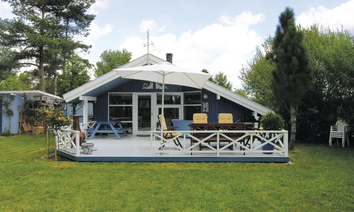 Hasmark Strand House | Close to the popular beach is this cozy and lovingly furnished cottage.