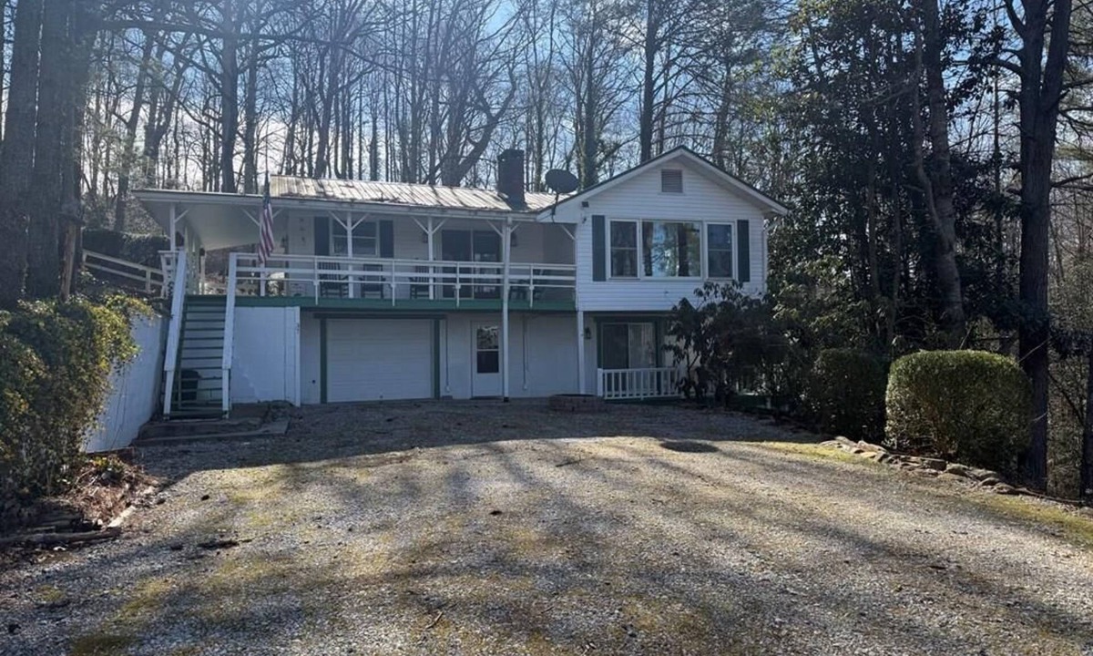Franklin House | Close to town, 3-bedroom spacious home with AC in charming Franklin
