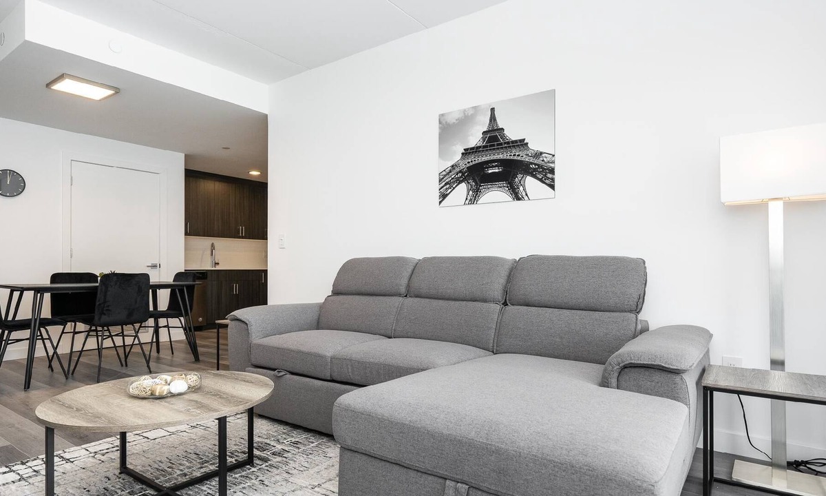 Fort Gary Apartment | Close to UM + South Winnipeg + Bright 2 Bdr +Free Parking (103-30 UC)