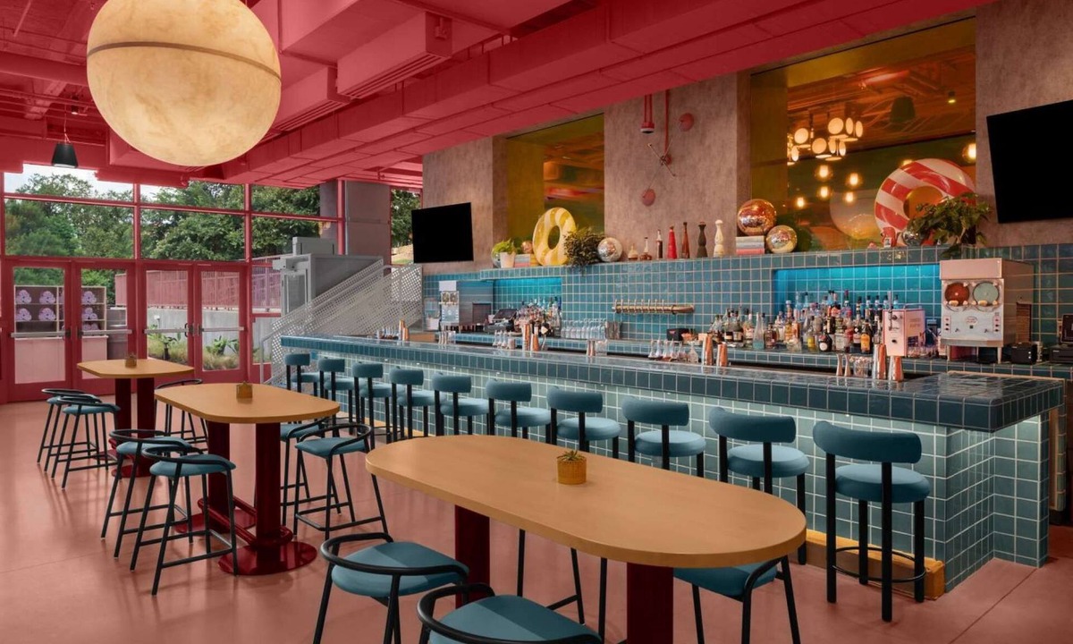 Red River Cultural District Hotel | Close to UT Austin + On-site Dining, Pool & Gym