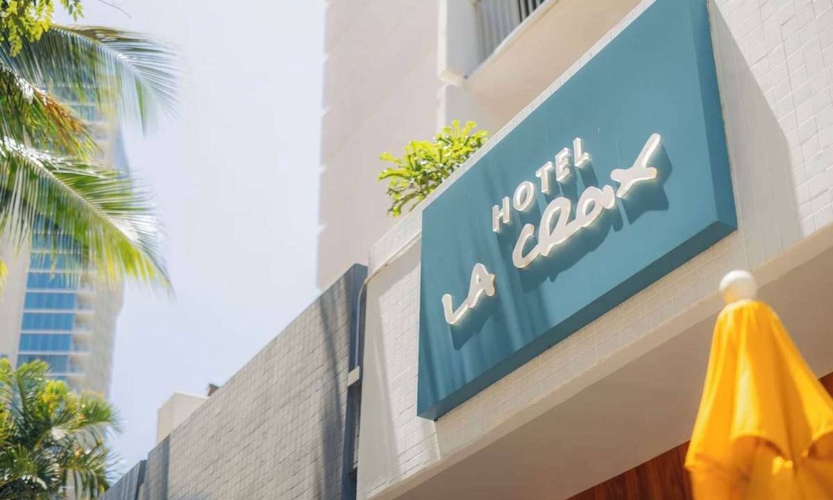 Waikiki Hotel | Close to Waikiki Beach + Infinity Pool. Sauna. Bar