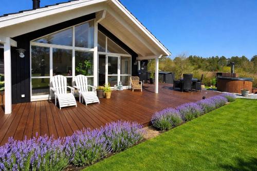 Skibby House | Close To Water Calm Spa And Comfort