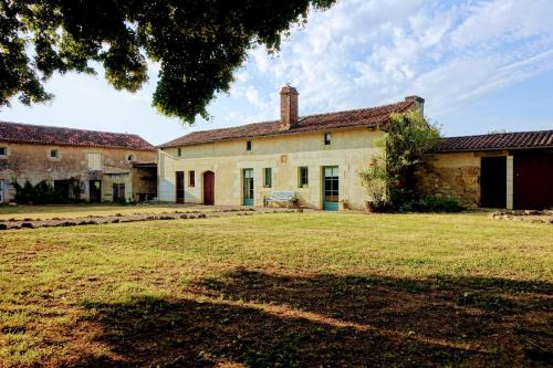 Bouille-Loretz House | Closerie Les Roches - Charming and spacious 2 bedroom cottage