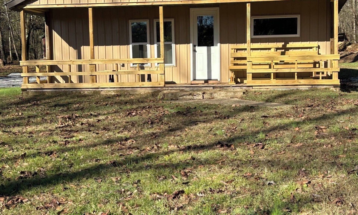 Elkins Cabin | Closest rental to the trailhead. Access the trails across the road from cabin.