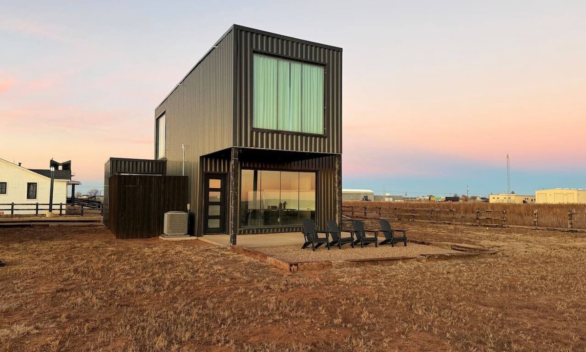 Amarillo House | Closest To Cadillac Ranch - *Private Hot Tub*