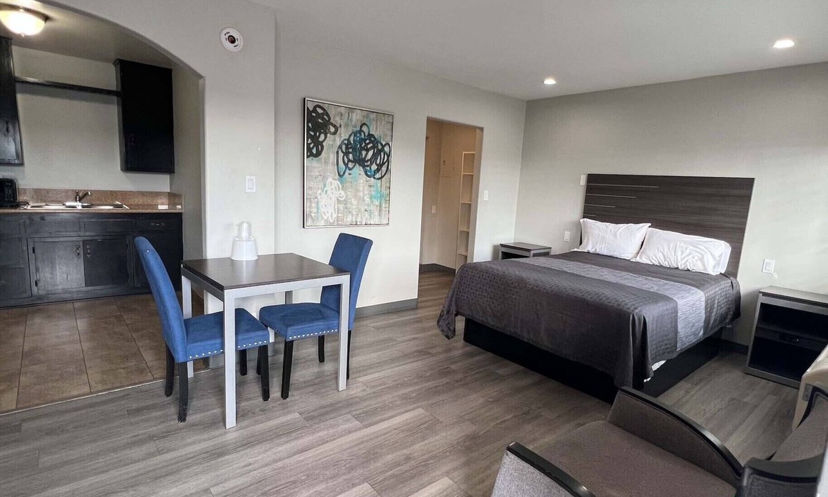 El Rancho Hotel | Cloud 9 Inn - El Cielo Inn