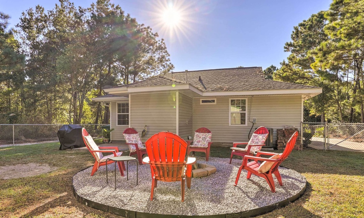 Waveland Cottage | 'cloud 9 On The Coast' < 1 Mi to Beach!