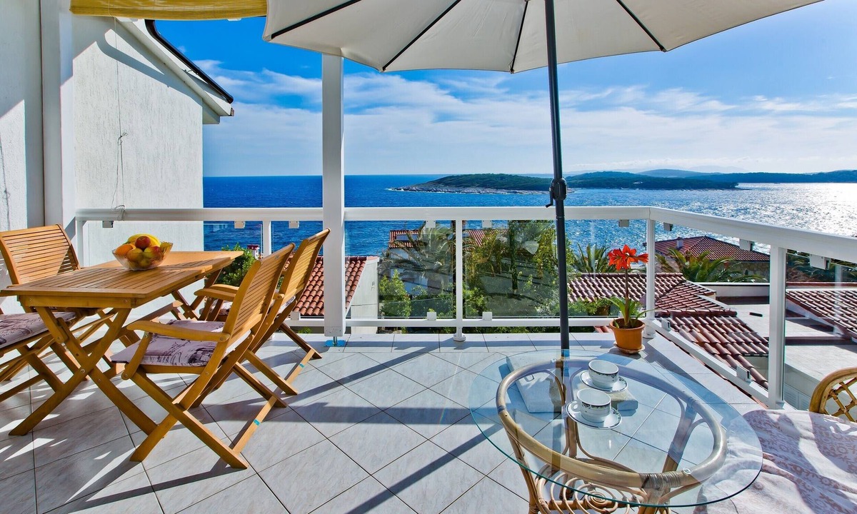Krizni rat Apartment | Cloud- One bedroom apartment with Terrace and Sea View