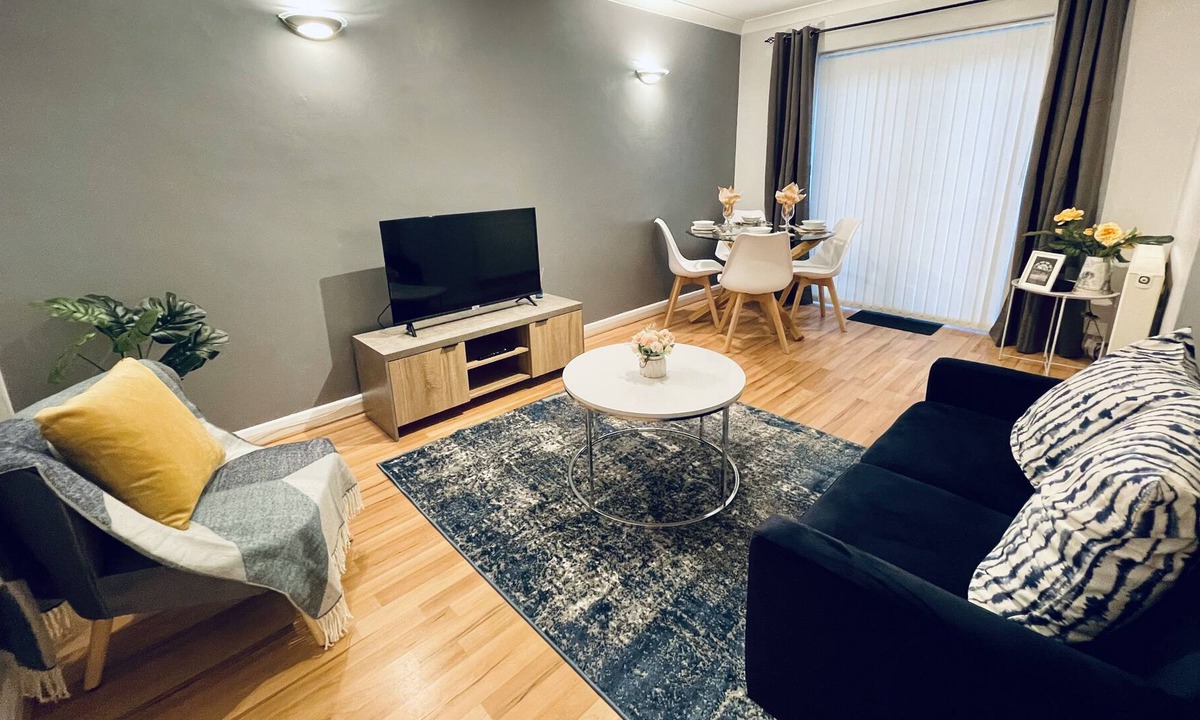 Byfleet Apartment | Cloud9stayz at The Royston