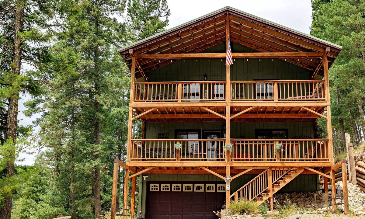 Cloudcroft Ski Chalet | Cloudcroft 5BR Views Game Room