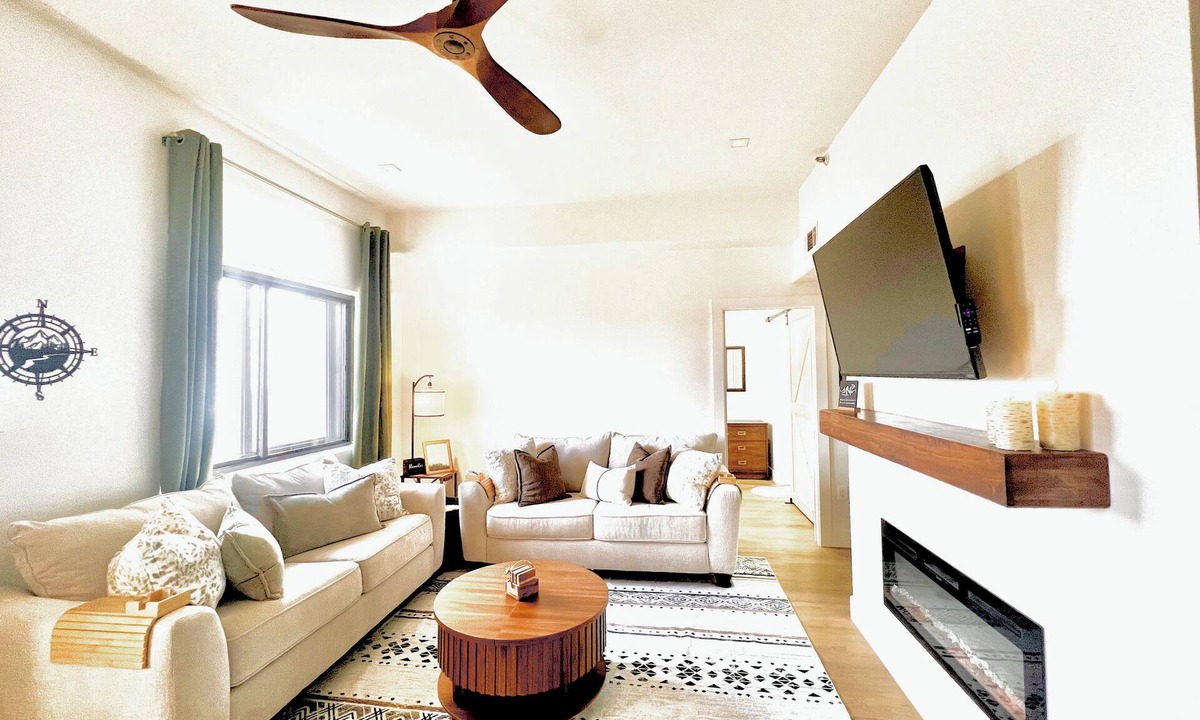 Sugar Mountain Apartment | CloudSide@Sugar Pool/Hot Tub/Sauna/Ski/Snowboard/Endless Mountain Views!