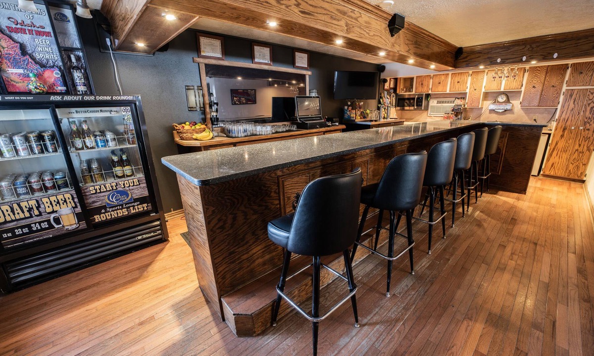 Montpelier Hotel | Clover Creek Inn