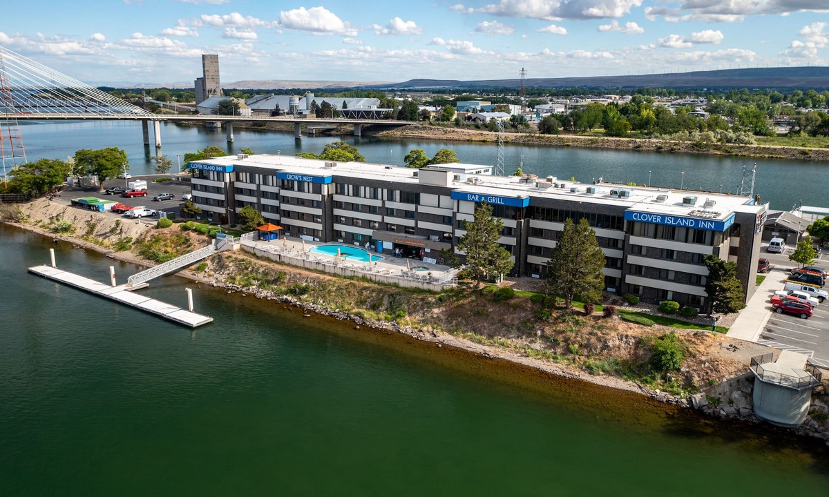 Tri-Cities Hotel | Clover Island Inn