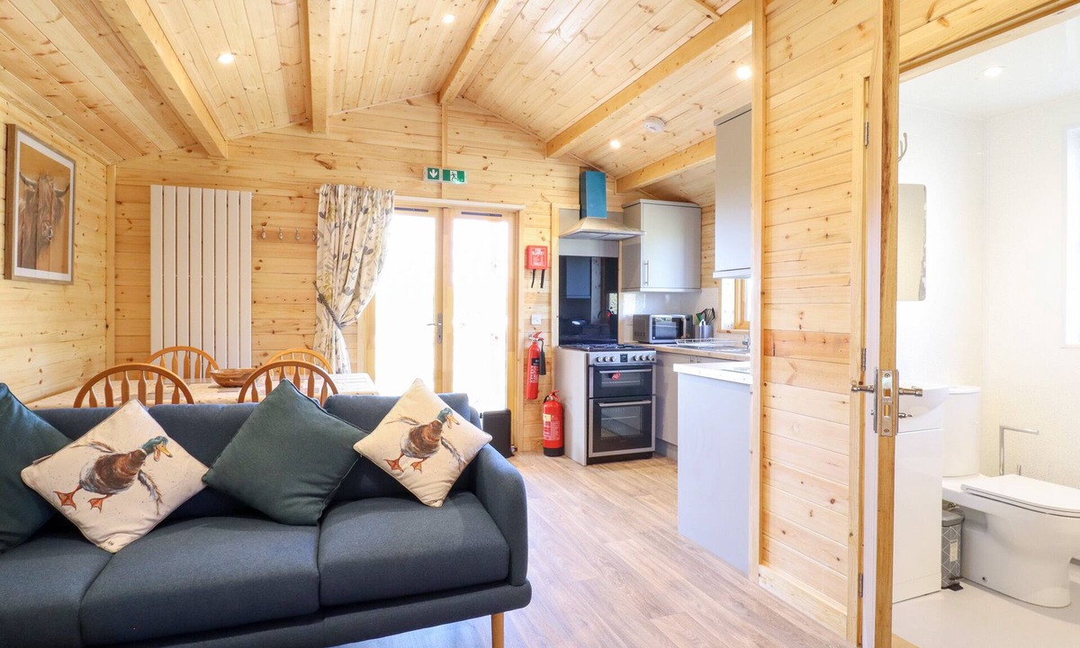 Theberton Cottage | Clover Lodge