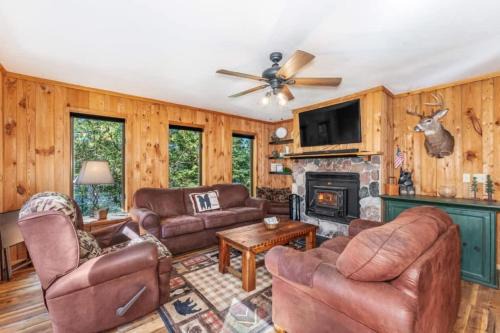 Eagle River House | Clover Pines