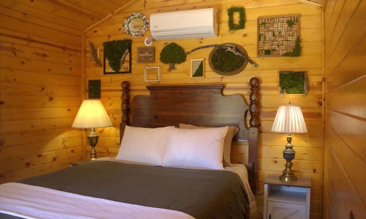 Wilder Cabin | Clover's Nook-Cabin on Hidden Paradise Farms