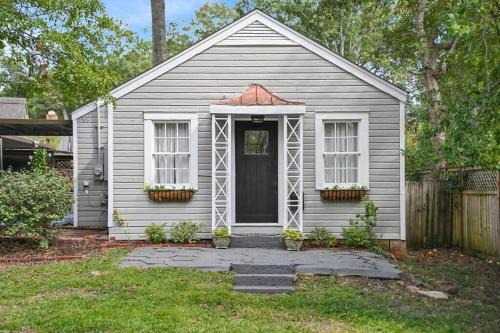 Montgomery House | Cloverdale Cottage