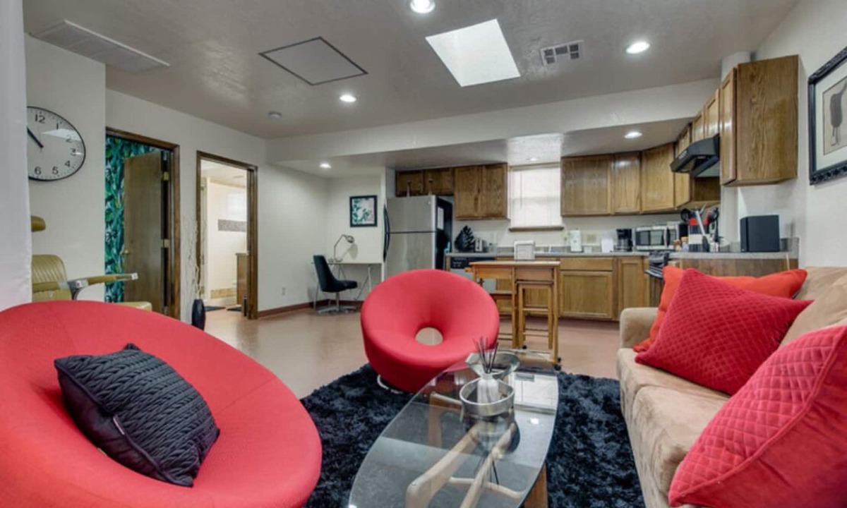 Oklahoma City Apartment | [CLR 18]Sunny Midtown 10 Window One bedroom Apartment, In the Hipster epicenter of OKC.
