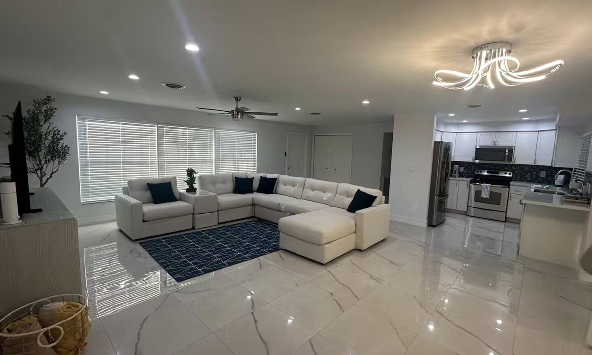 North Fort Myers House | Club House Paradise a Canal front property