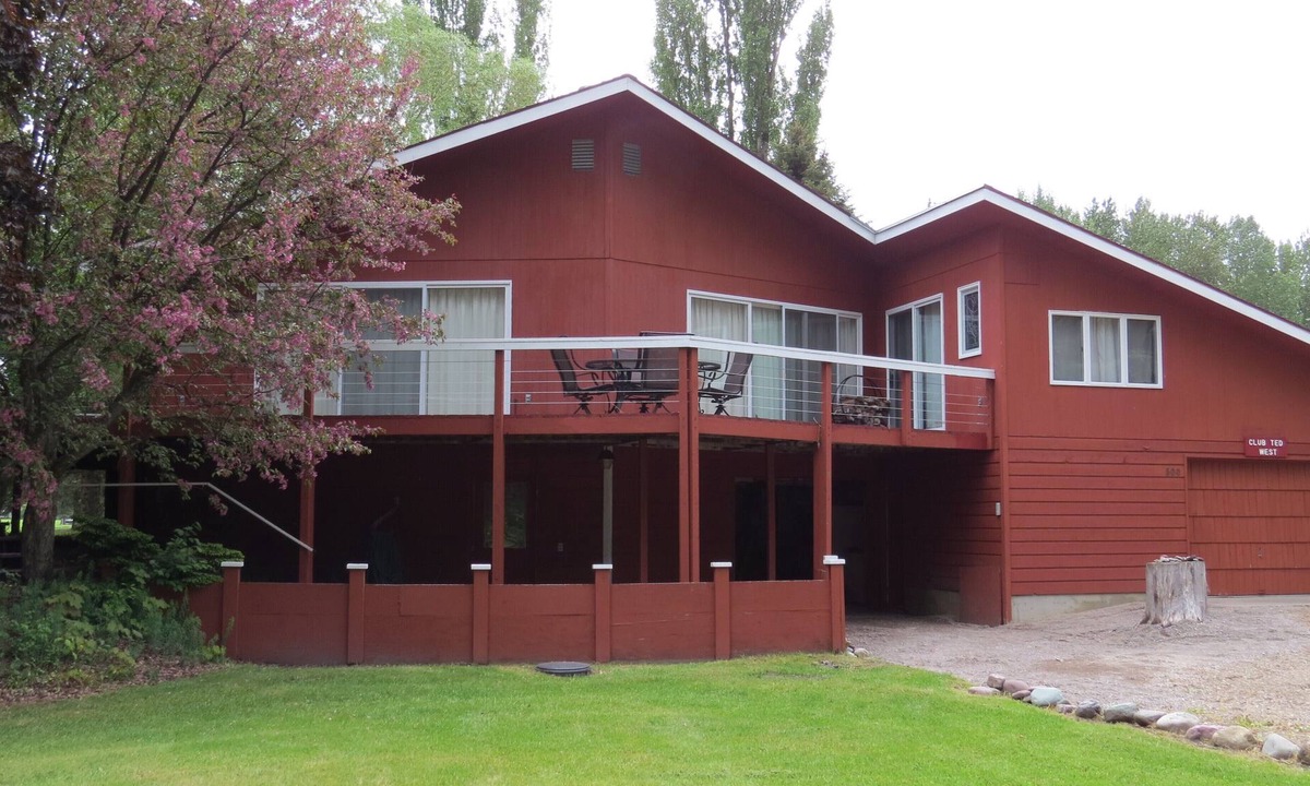 West Glacier House | Club Ted , 5 minutes from Glacier Park Entrance.