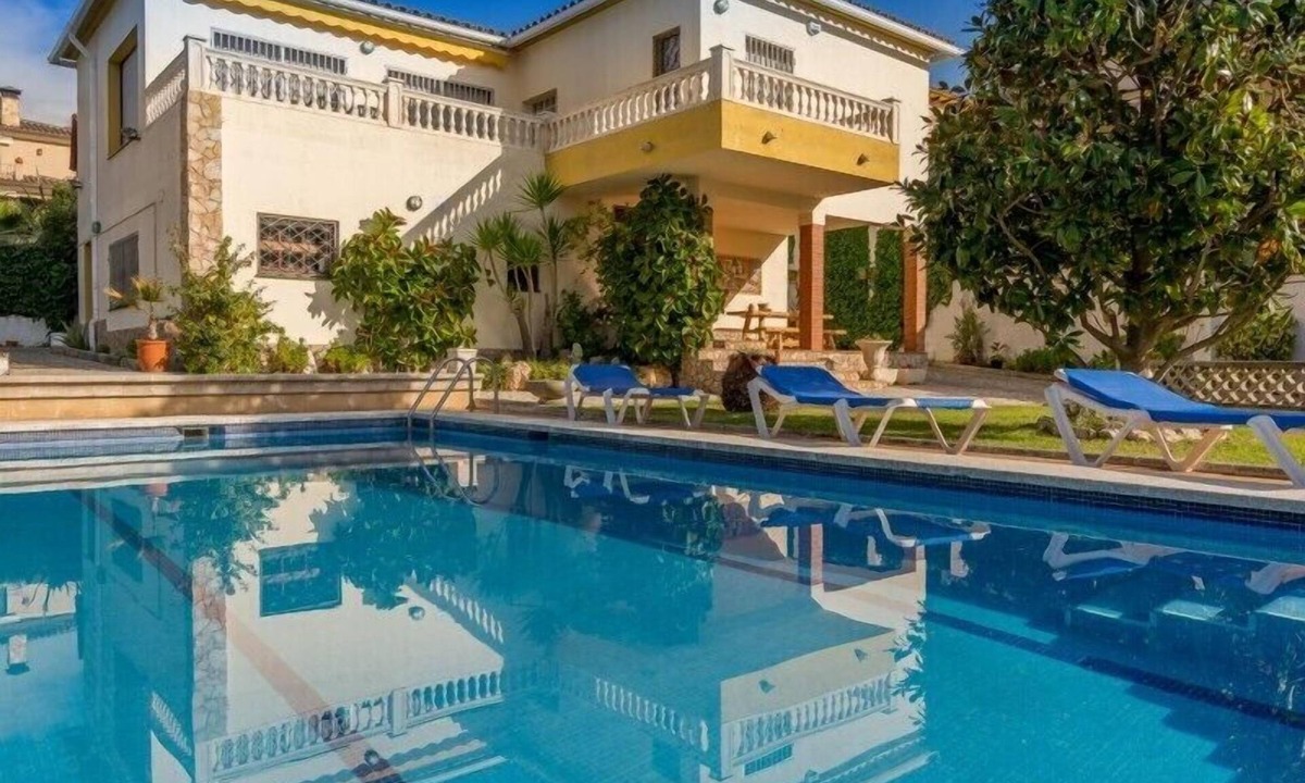 Lloret de Mar Villa | Club Villamar - Family friendly 3-bedroom villa with private pool, beautiful garden and located c.