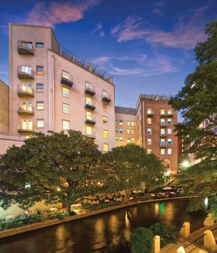 Downtown San Antonio Resort | Club Wyndham Riverside Suites