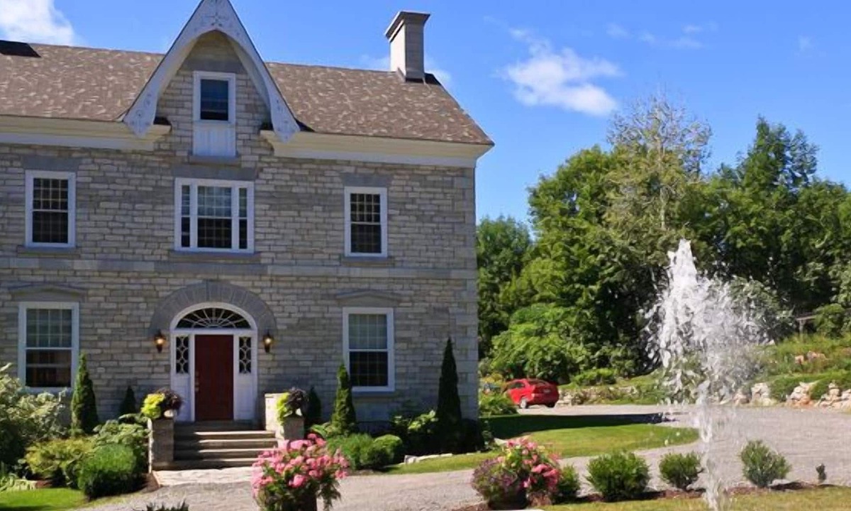 Lanark Bed & Breakfast | Clyde Hall Bed and Breakfast