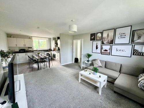 Clydebank House | ClydeBank Brand new 3BDR Home, Glasgow