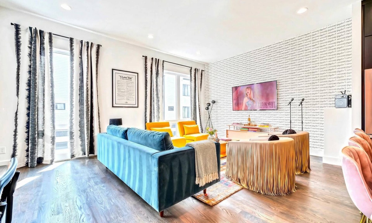 Katie Hill Neighborhood House | CMA Fest double rooftops, hot tubs, movie theaters near Broadway