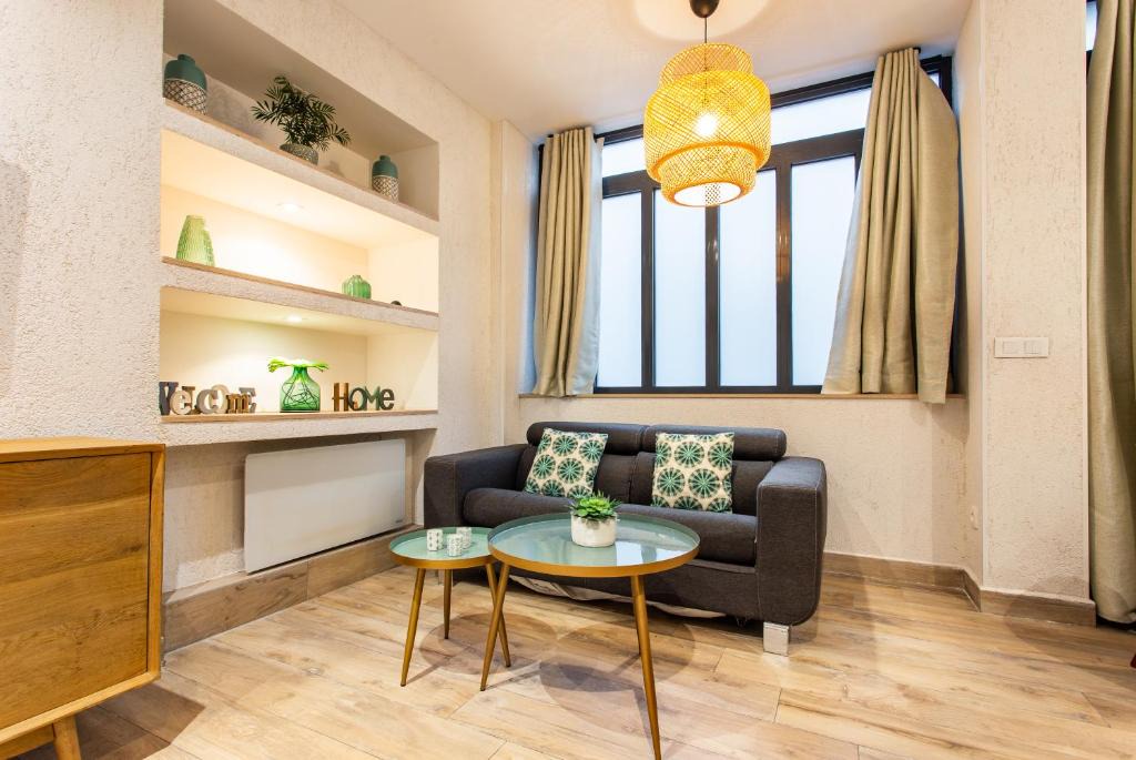 Hopital Saint-Louis Apartment | CMG Canal Saint-Martin / Saint Louis