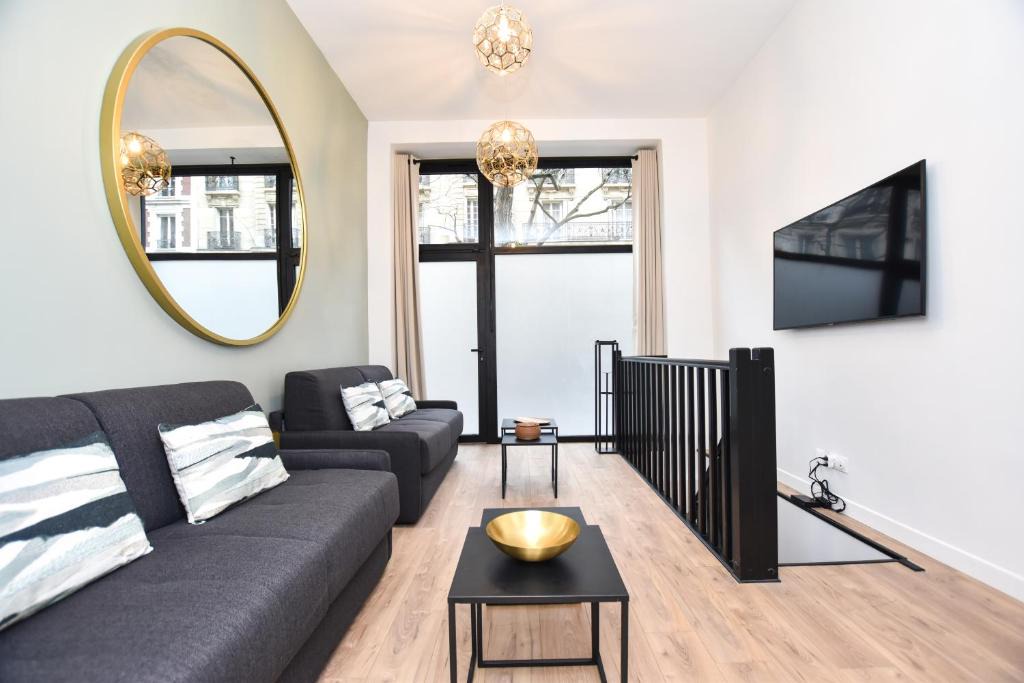 12th Arrondissement Apartment | CMG Michel Bizot / Trousseau