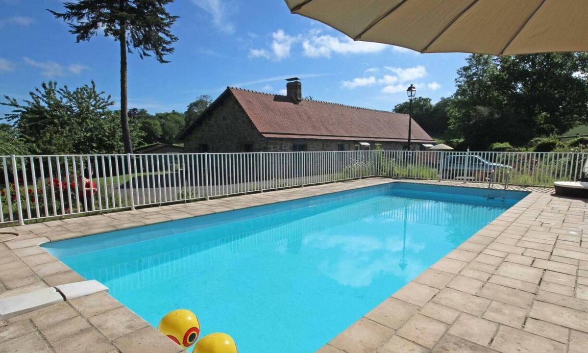 Sainte-Honorine-la-Guillaume Cottage | Cottage with pool and wifi in Ste Honorine