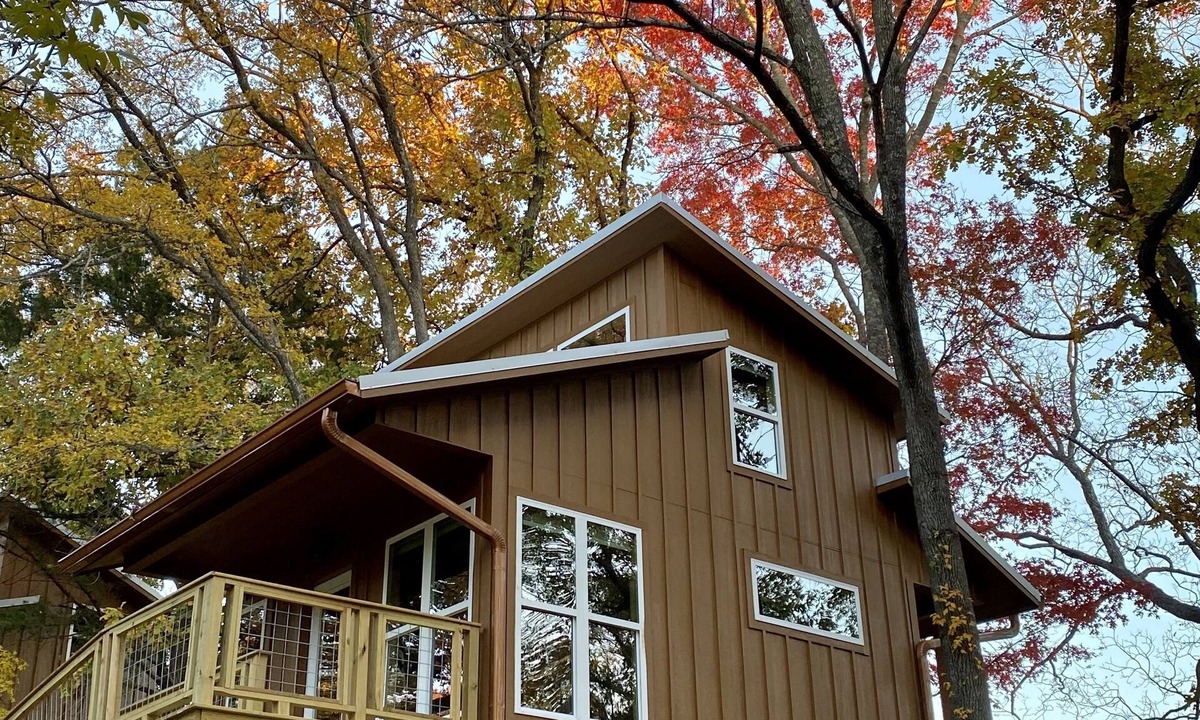 Lacy-Lakeview Cabin | Coach's Quarters - The Dugout - Come Spend The Night in the Trees!