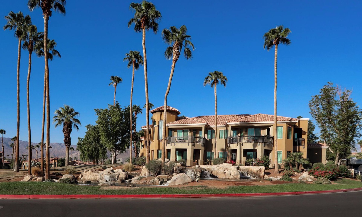 Palm Desert Apartment | COACHELLA Marriott's Desert Springs Villas Kitchenette, access to resort