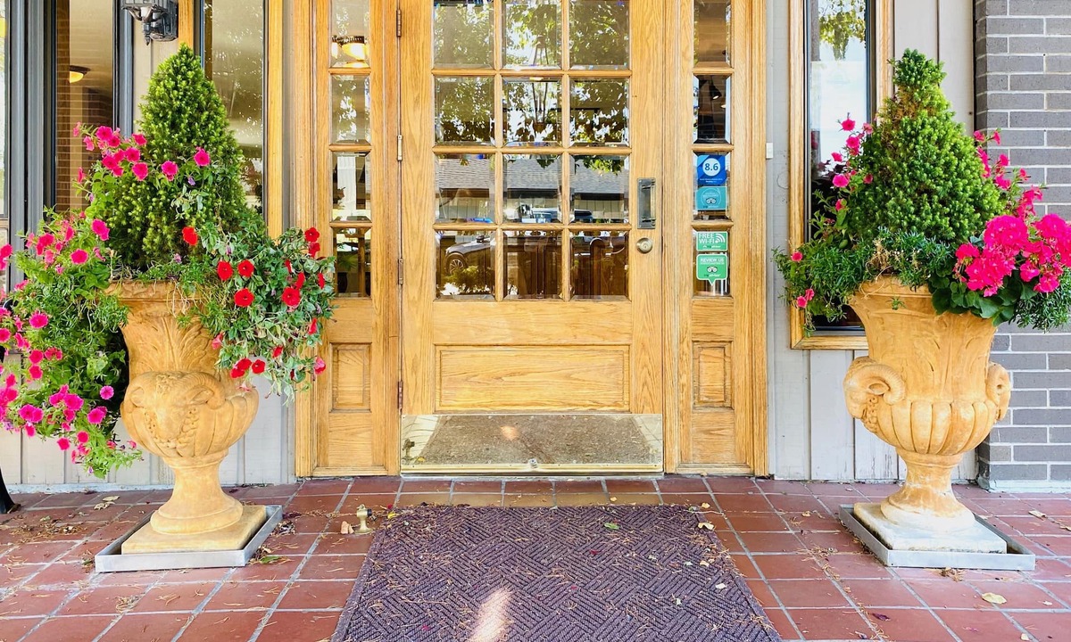 Oak Harbor Hotel | Coachman Inn & Suites