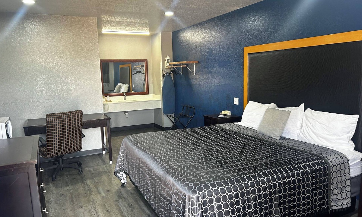 Waldron Hotel | Coachman's Inn & Suites