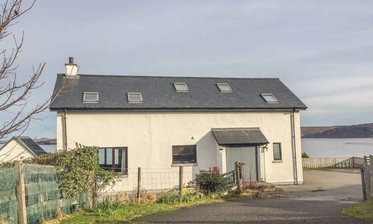 Drumchork Cottage | COAST HOUSE, pet friendly, with open fire in Laide