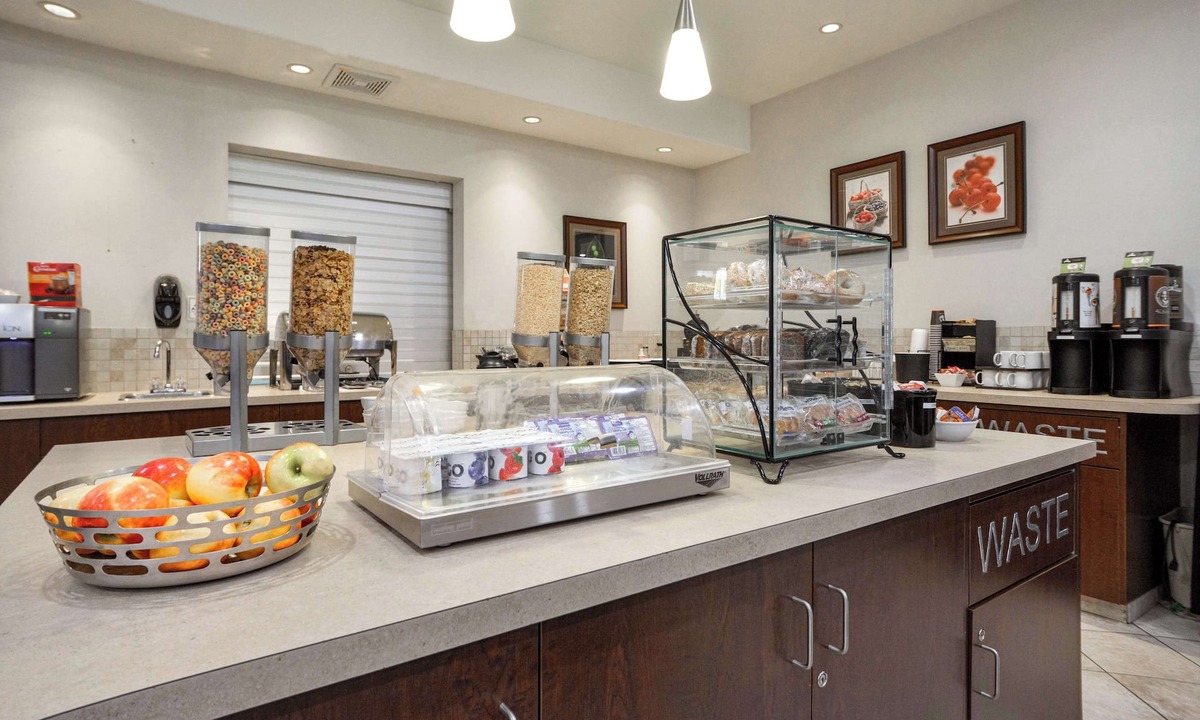 Weyburn Hotel | Coast Weyburn Hotel