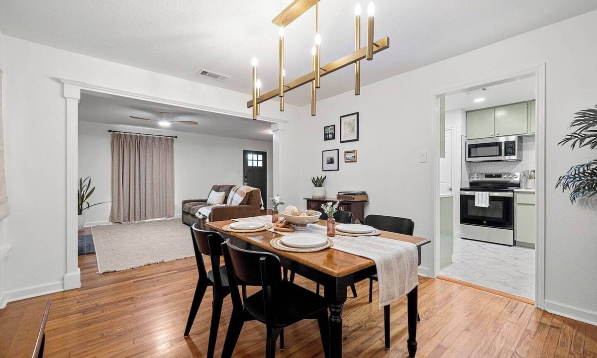 Bay Area House | Coastal 2BR/2BA w/desk, W/D & fenced yard hosted by Salinas Casitas
