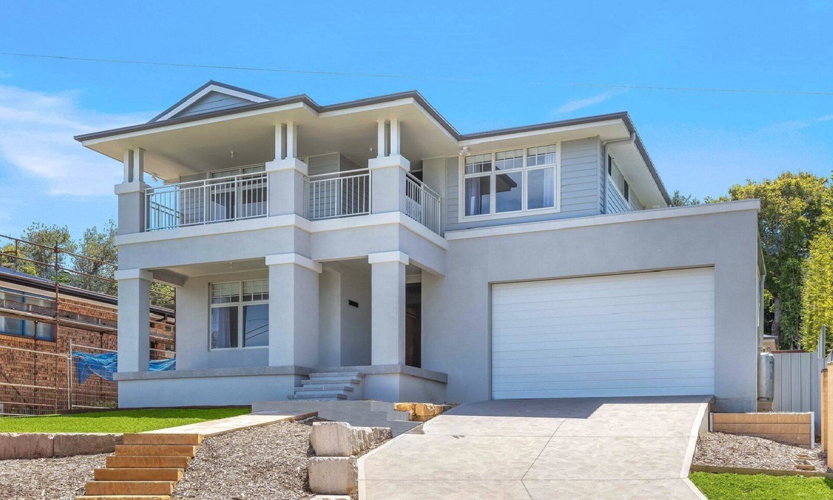 Killcare Heights House | Coastal Ambience by HolidayCo.