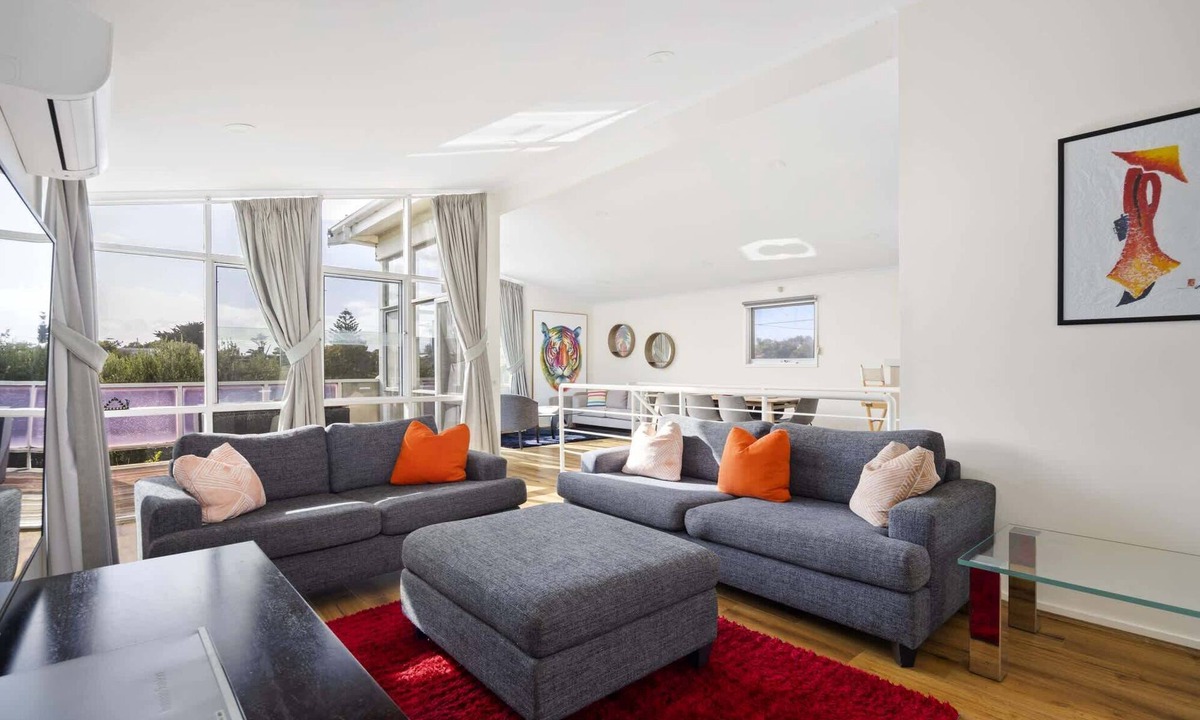 Frankston House | Coastal Beach Home - 50m to Beach