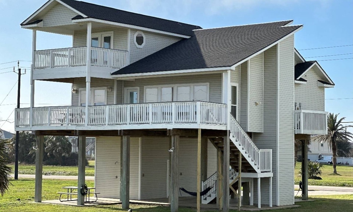 Indian Beach House | Coastal Beach Retreat - Dog Friendly