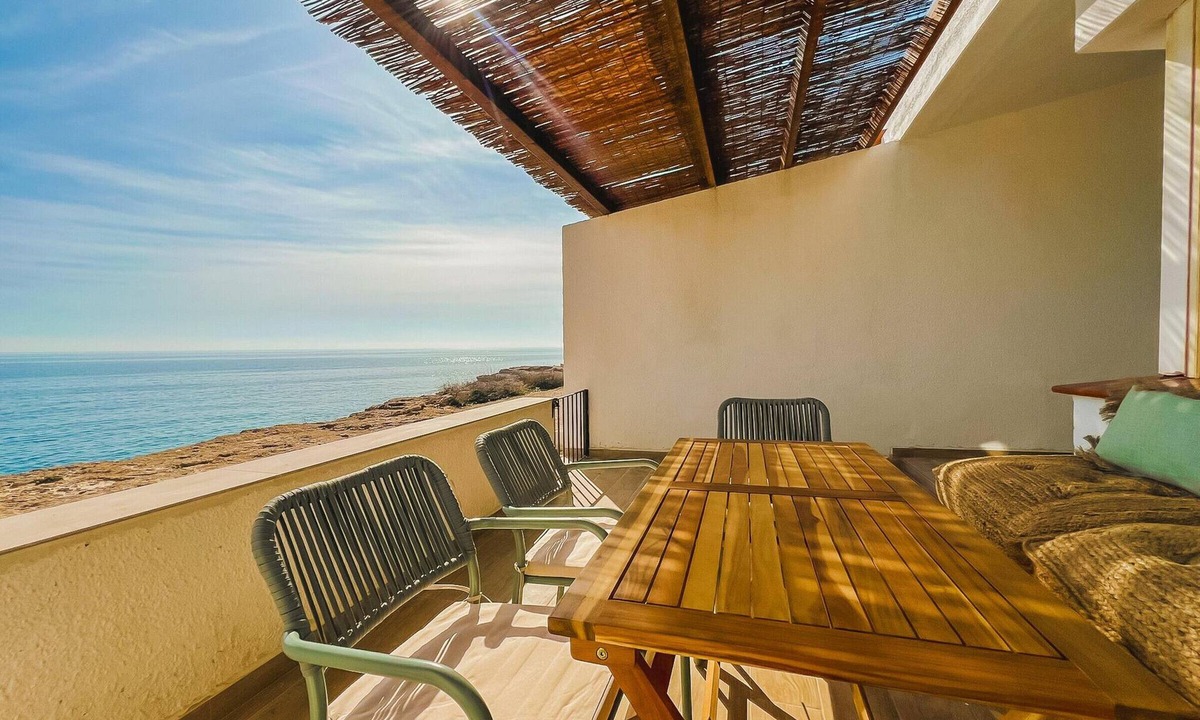 Calafat Apartment | Coastal Bungalow 50m from Beach for Families