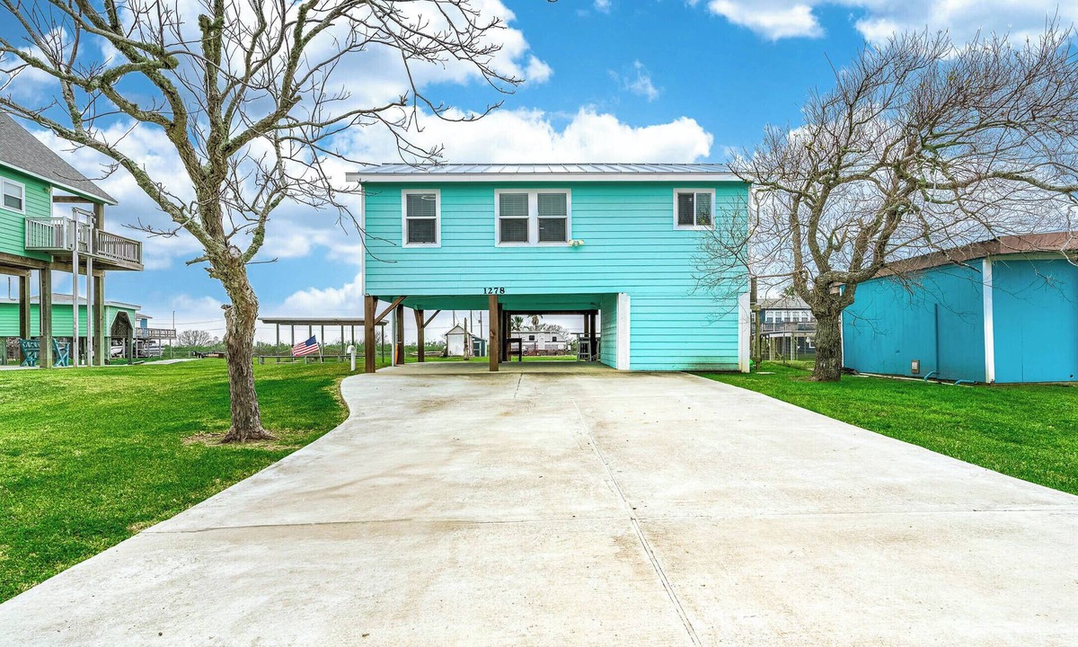 Cedar Lane House | Coastal Bungalow Close to ICW & Beach