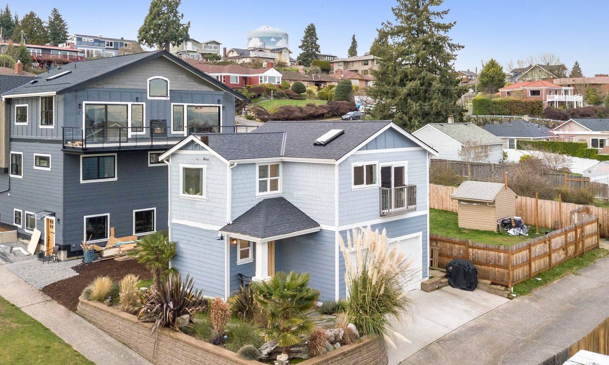 Genesee House | Coastal Cabana View Home - Newly Remodeled. WORLD CUP READY!