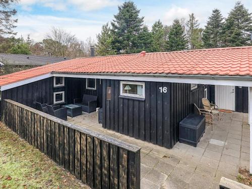 Hou House | Coastal Cabin with a Hot Tub