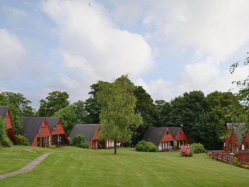 Martin Ski Chalet | Coastal Chalet - Sleeps 6 - Pool - Parking